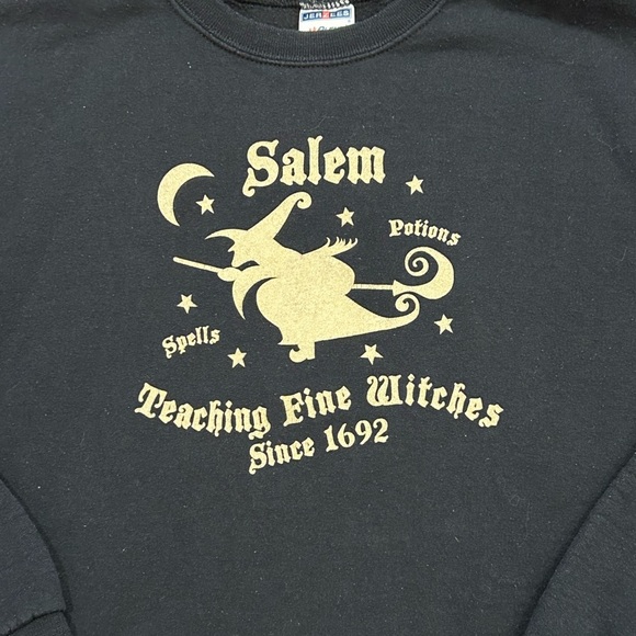 Salem Teaching Fine Witches Since 1692 Crew Neck Sweatshirt Women’s size Small - Picture 2 of 5